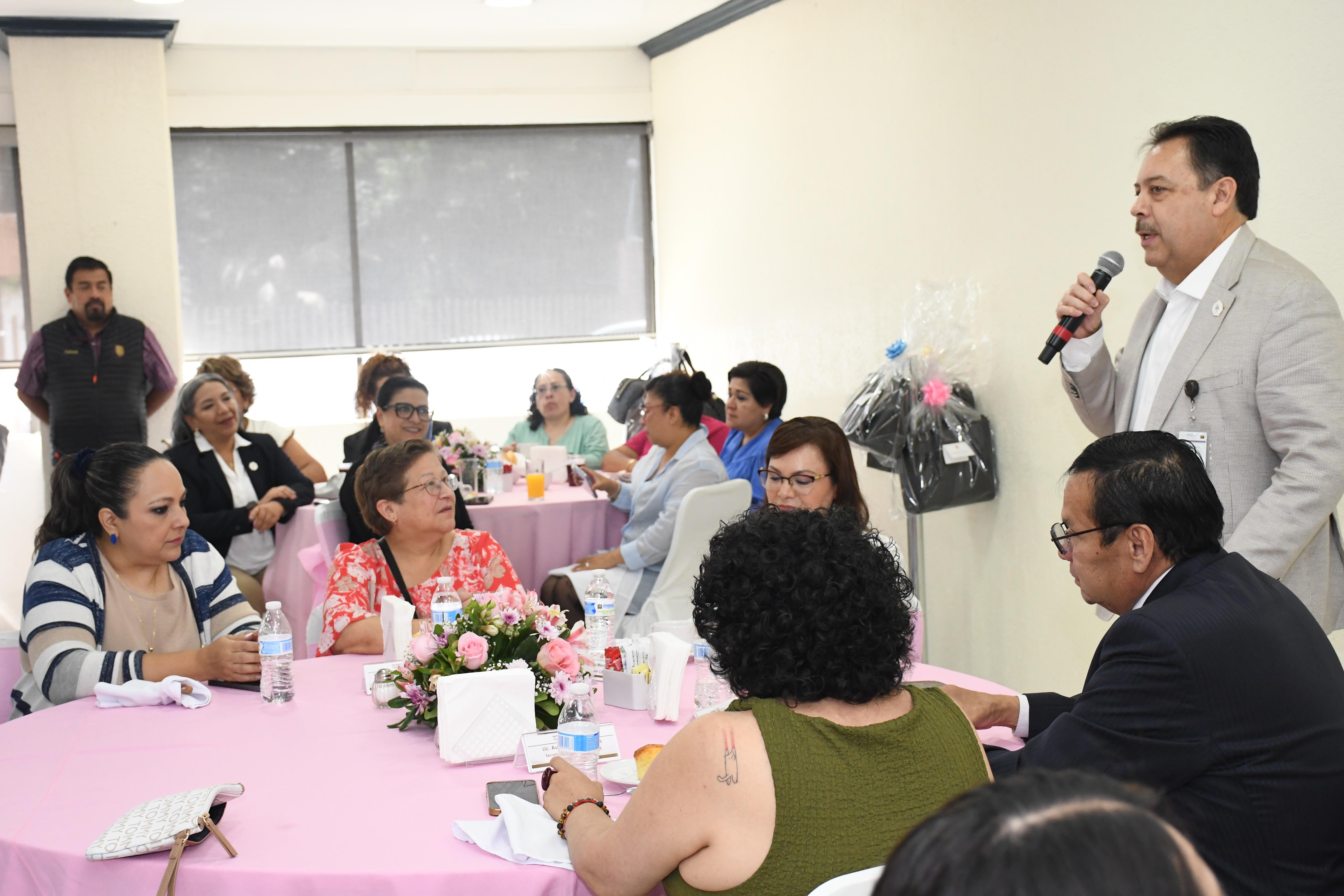 Desayuno por el Día de la Secretaria